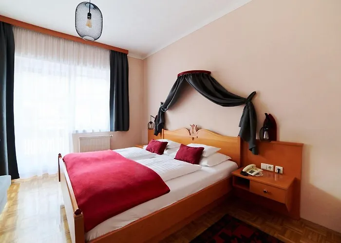 Ξενοδοχείο Garni Thermenoase 4*